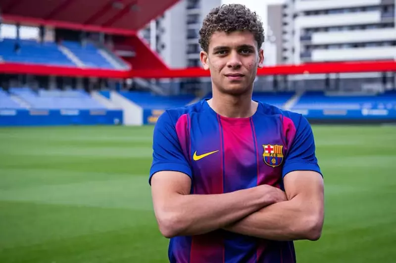 "الفتى الذهبي".. الأهلي يودع حمزة الكريم بعد انتقاله إلى برشلونة 